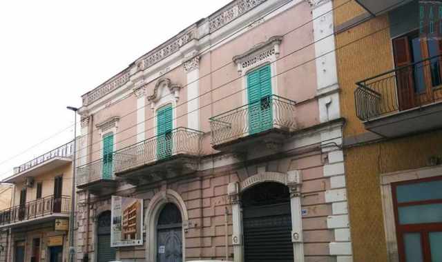 Arrivano le ruspe a Carbonara e Ceglie: nuovi appartamenti al posto dei palazzi dell'800